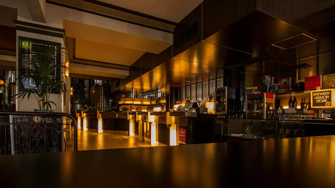 Save with Smart Franchise Tax Planning - Restaurant Bar