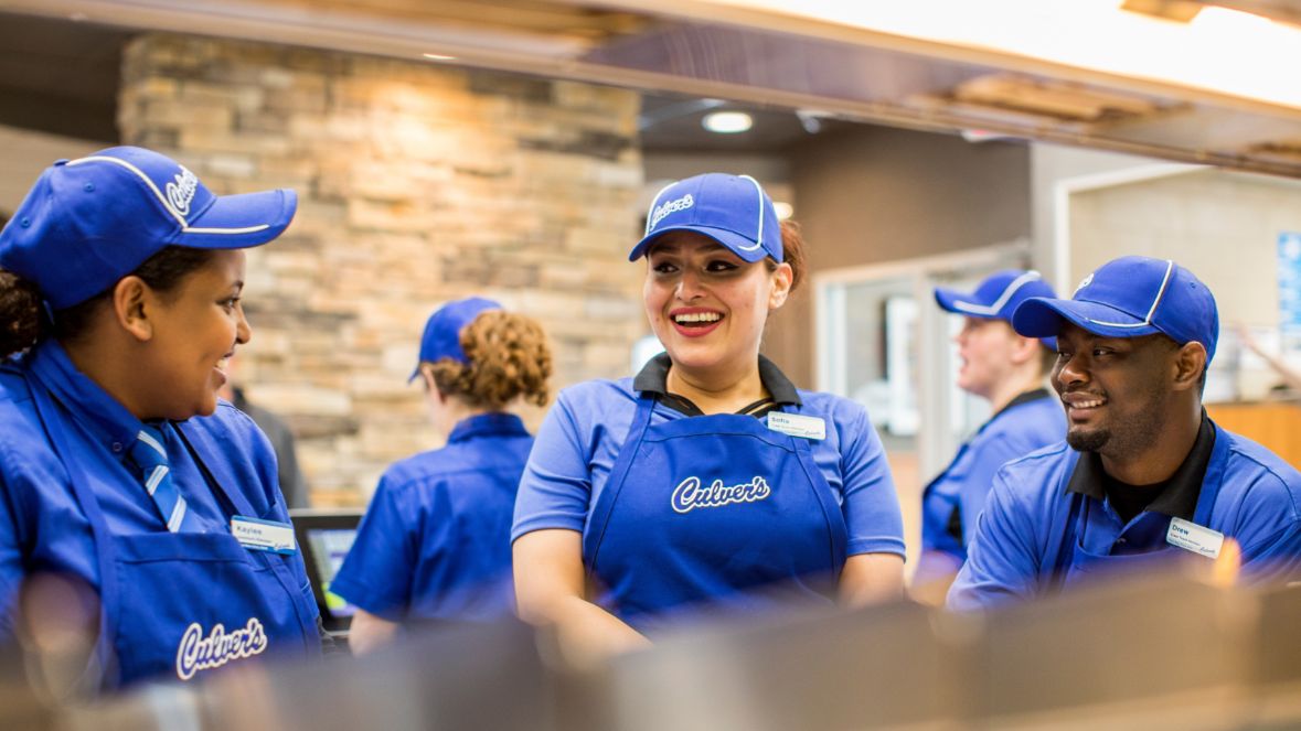Restaurant employee wearing a complete Culver's uniform